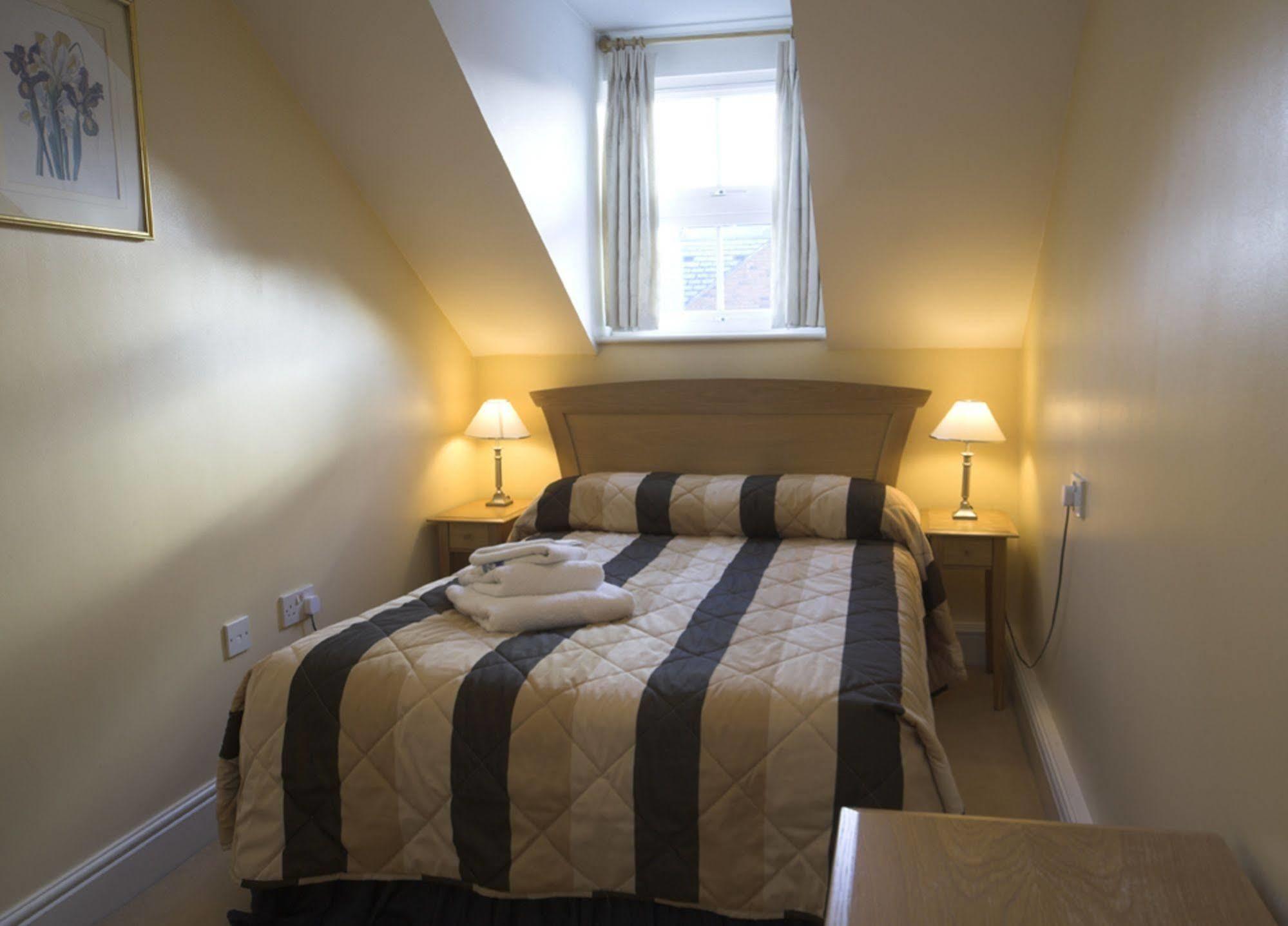 Stanshawe Court Aparthotel Reading Exterior foto