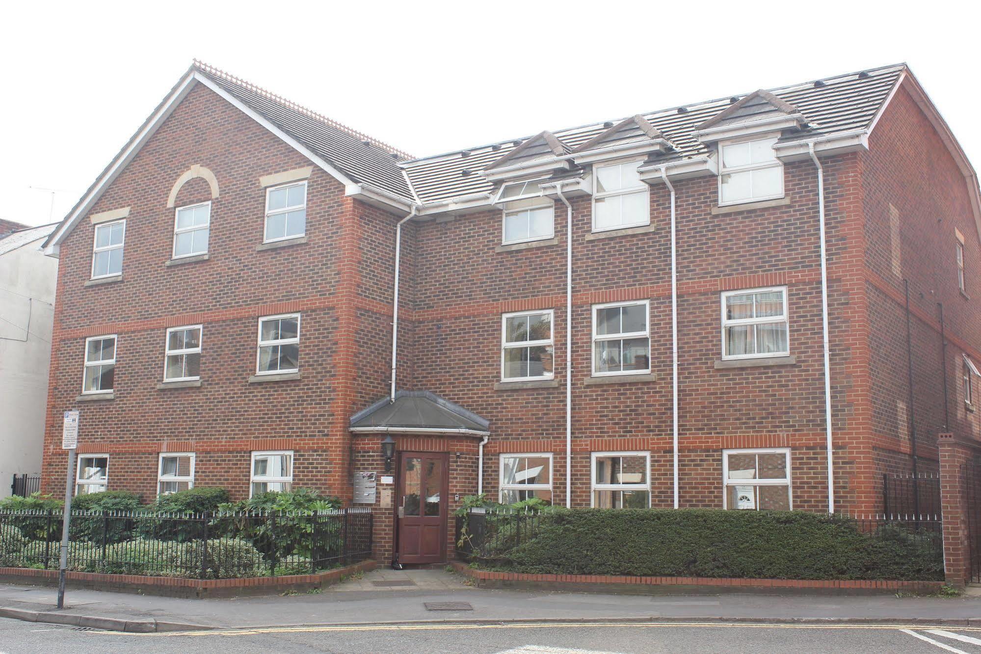 Stanshawe Court Aparthotel Reading Exterior foto